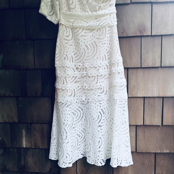 Alionas London Asymmetrical Lace Ivory Midi Dress with Belt on Waist Size L - Picture 5 of 16